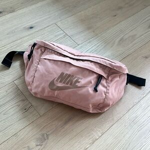 Nike Tech Hip Pack